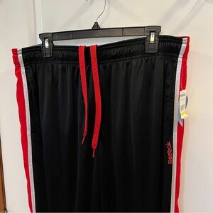 Reebok NWT Mens Large Regular Fit Black and Red Sweatpants 30 Inseam